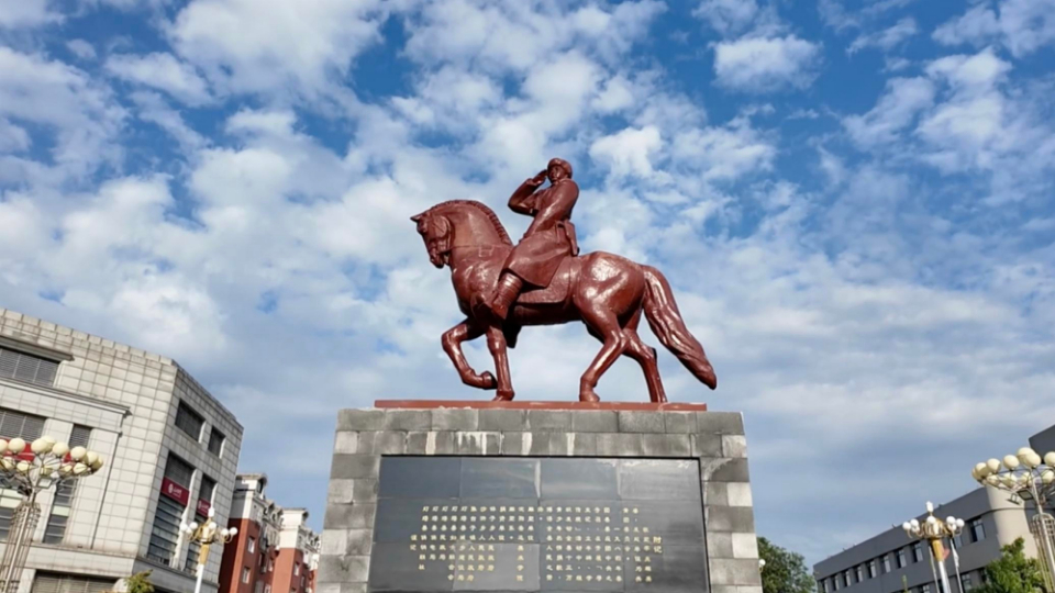 時政鏡距離丨英雄之路——承載歷史，通向復(fù)興