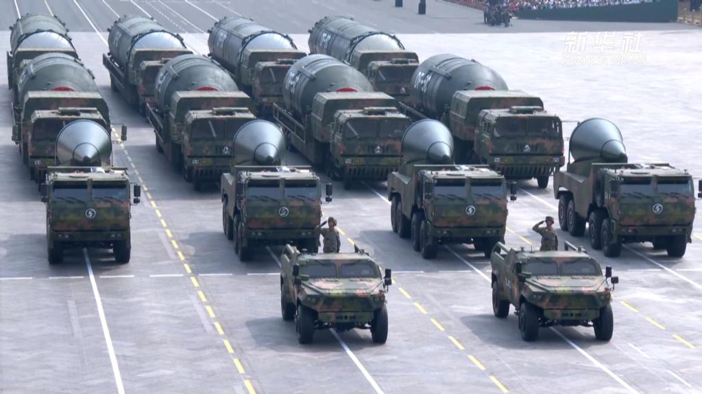 阅兵现场丨核导弹第二方队：“东风-5C”液体洲际战略核导弹亮相 