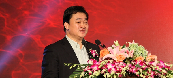 新華網(wǎng)董事長、總裁田舒斌致開幕詞