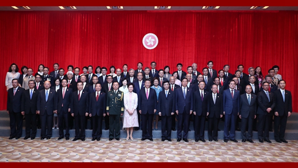 習(xí)近平會(huì)見香港特別行政區(qū)新任行政、立法、司法機(jī)構(gòu)負(fù)責(zé)人