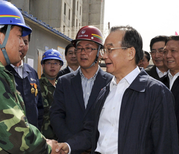 溫家寶視察保障房建設(shè):調(diào)控決心堅(jiān)定不移