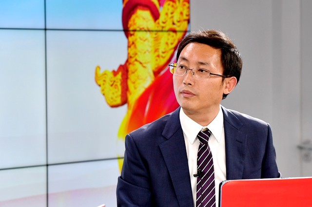繼往是為了開來，那么開什么來？我們的未來是什么？我們現(xiàn)在站在什么歷史方位上？往哪里去走？