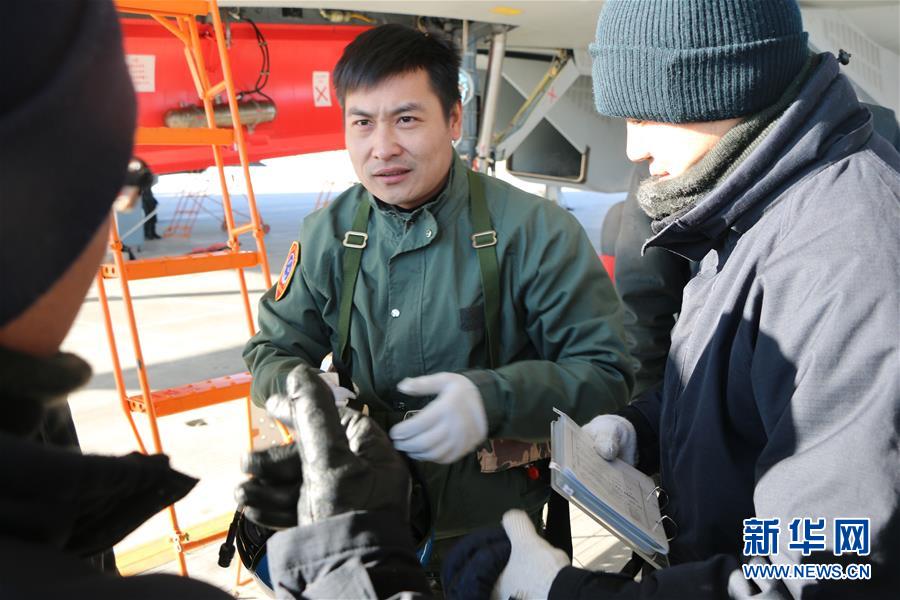 （建軍90周年·英雄·圖文互動）（2）聽，渤海灣有風(fēng)吹過來——追記海軍某艦載航空兵部隊一級飛行員張超
