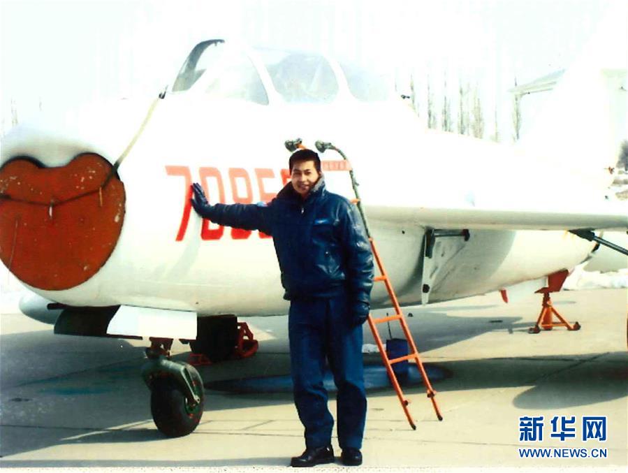 （建軍90周年·英雄·圖文互動）（3）聽，渤海灣有風(fēng)吹過來——追記海軍某艦載航空兵部隊一級飛行員張超