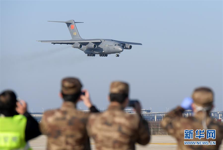 （聚焦疫情防控·圖文互動）（2）空軍第四次向武漢大規(guī)?？者\醫(yī)療隊員和物資