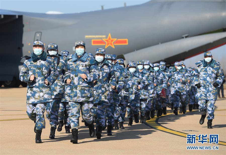 （聚焦疫情防控·圖文互動）（9）空軍第四次向武漢大規(guī)?？者\醫(yī)療隊員和物資