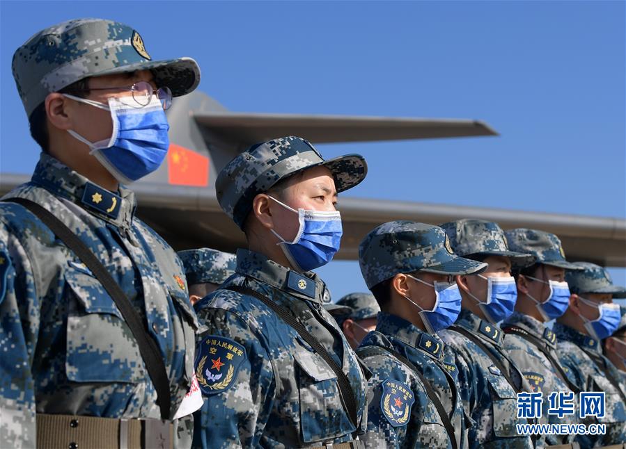 （聚焦疫情防控·圖文互動）（10）空軍第四次向武漢大規(guī)?？者\醫(yī)療隊員和物資