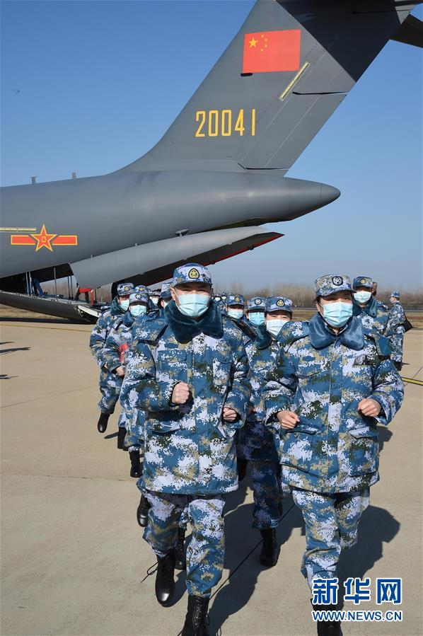 （聚焦疫情防控·圖文互動）（14）空軍第四次向武漢大規(guī)?？者\醫(yī)療隊員和物資