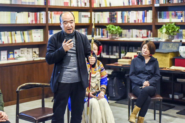 劉文濤：通過對每件兵器的復(fù)制，我們了解兵器造型與兵器制作的手藝，實(shí)現(xiàn)與古人的對話。