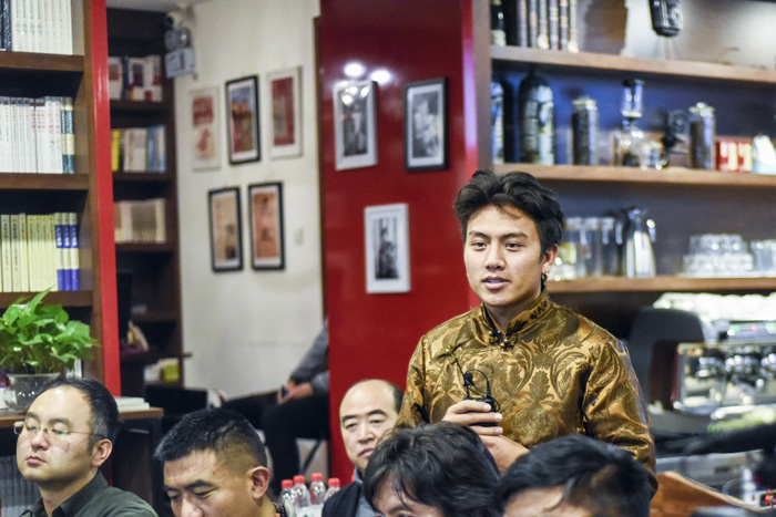 安久家族老八：我們的家族一直在做技藝的傳承，這是我們的使命，我們應(yīng)該承擔(dān)起來(lái)。希望能用我學(xué)到的知識(shí)，把我們家族的技藝推廣到更廣大的市場(chǎng)。