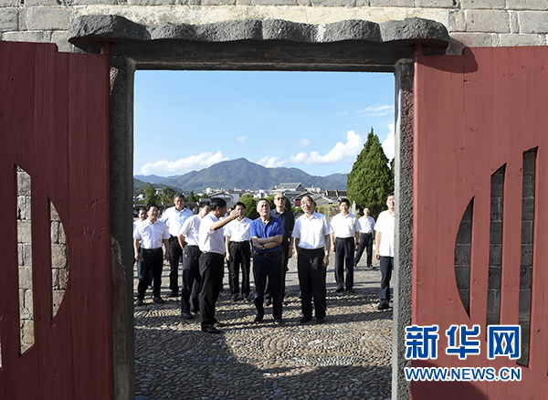 9月24日至26日，中共中央政治局常委、中央紀(jì)委書記王岐山在福建調(diào)研。這是9月24日，王岐山在上杭縣古田鎮(zhèn)參觀古田會(huì)議會(huì)址。新華社記者張鐸攝