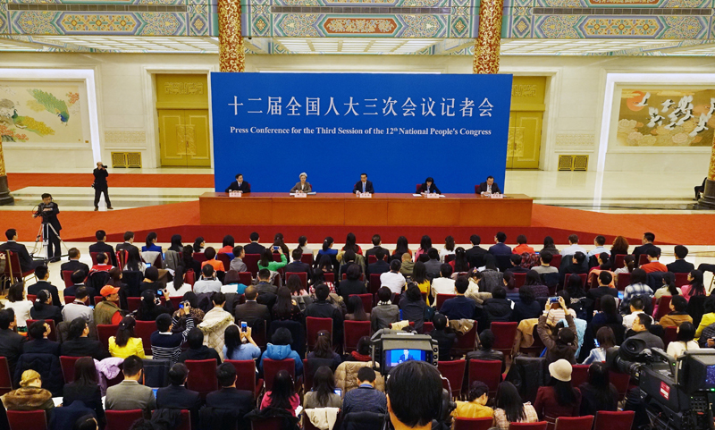 3月15日，國務(wù)院總理李克強在北京人民大會堂與中外記者見面，并回答記者提問。新華社記者 李賀 攝