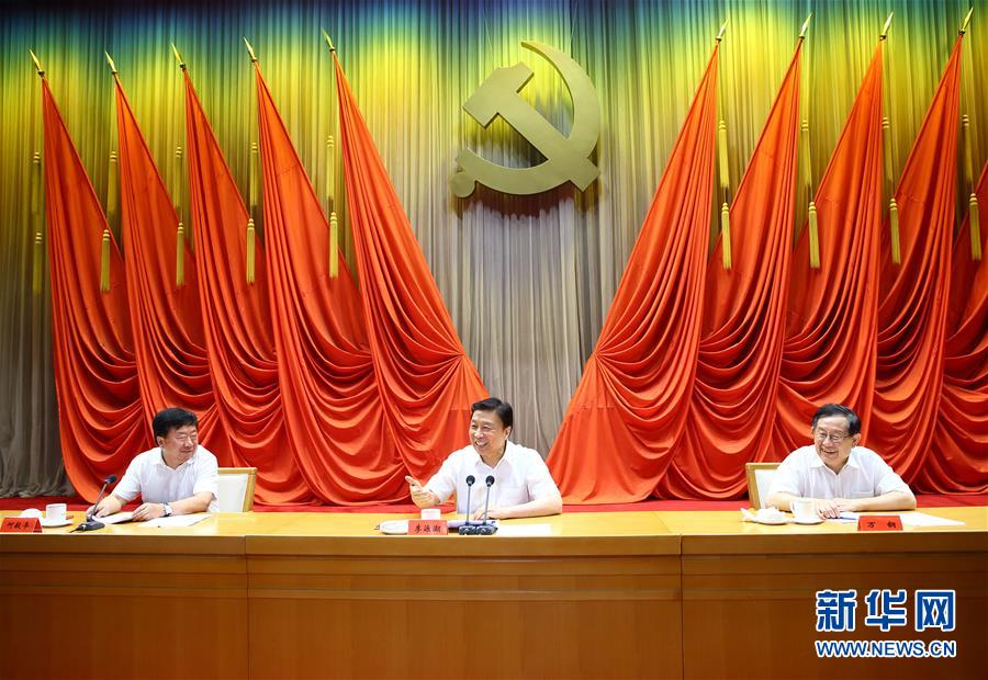 7月22日，中國科協(xié)和中央黨校聯(lián)合舉辦的科技領軍人才專題研修班在北京結業(yè)，中共中央政治局委員、國家副主席李源潮出席結業(yè)式并講話。新華社記者丁海濤攝