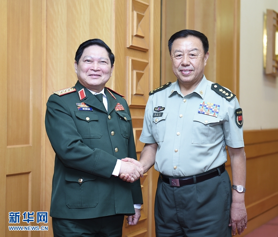 8月29日，中共中央政治局委員、中央軍委副主席范長龍在北京會見越南共產(chǎn)黨中央政治局委員、國防部長吳春歷。 新華社記者張領(lǐng)攝