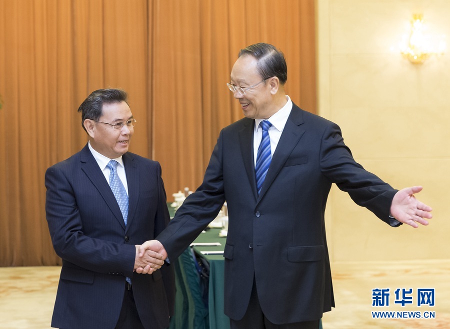 10月12日，中共中央書記處書記、全國(guó)政協(xié)副主席杜青林在北京會(huì)見來(lái)華訪問(wèn)并出席“2016中國(guó)共產(chǎn)黨與世界對(duì)話會(huì)”的老撾人革黨中央政治局委員、建國(guó)陣線中央主席賽頌蓬·豐威漢率領(lǐng)的老撾人革黨代表團(tuán)?！⌒氯A社記者丁海濤攝