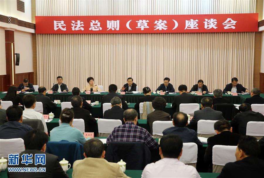 這是11月23日，張德江在成都主持召開座談會(huì)，11個(gè)?。▍^(qū)、市）人大常委會(huì)負(fù)責(zé)同志、部分全國人大代表、法律工作者及專家學(xué)者參加會(huì)議。新華社記者 劉衛(wèi)兵 攝 