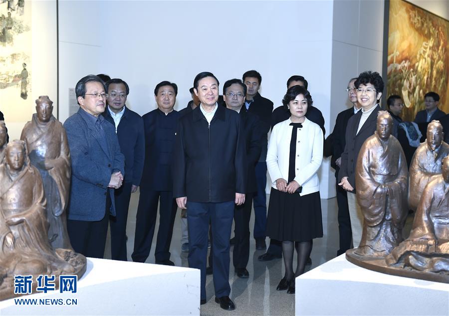 12月6日，中共中央政治局委員、中央書記處書記、中宣部部長(zhǎng)劉奇葆在北京參觀中華文明歷史題材美術(shù)創(chuàng)作工程入選作品展覽。 新華社記者張領(lǐng)攝