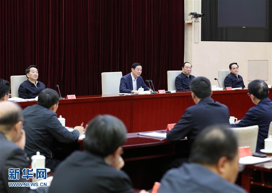  2月17日，在習近平總書記主持召開黨的新聞輿論工作座談會并發(fā)表重要講話一周年之際，中宣部在北京召開2017年新聞戰(zhàn)線“新春走基層”活動座談會。中共中央政治局委員、中央書記處書記、中宣部部長劉奇葆出席會議并講話。新華社記者 王曄 攝
