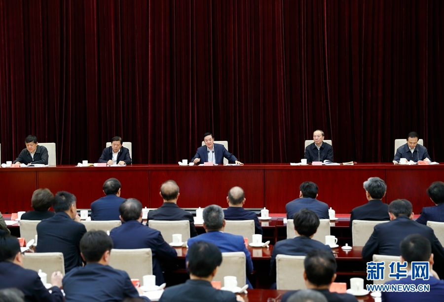 4月13日，中央宣傳部、中央政法委在北京召開貫徹落實(shí)《關(guān)于進(jìn)一步把社會(huì)主義核心價(jià)值觀融入法治建設(shè)的指導(dǎo)意見》電視電話會(huì)議。中共中央政治局委員、中央書記處書記、中宣部部長(zhǎng)劉奇葆出席會(huì)議并講話。新華社記者丁海濤攝