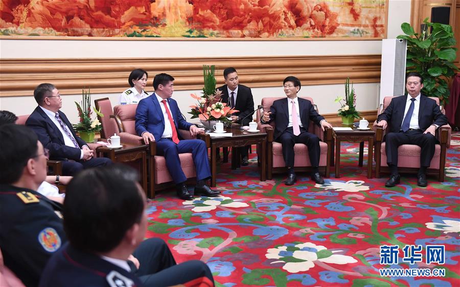 5月8日，中共中央政治局委員、中央政法委書記孟建柱在北京中南海會(huì)見蒙古國法律內(nèi)務(wù)部部長賓巴朝格特。 新華社記者 張鐸 攝
