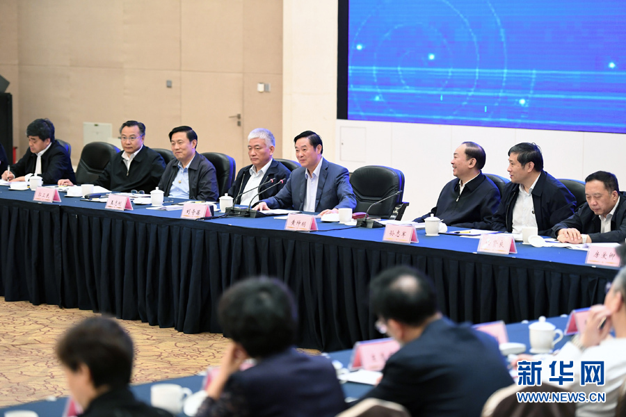 5月11日，中宣部在深圳召開深化文化體制改革座談會。中共中央政治局委員、中央書記處書記、中宣部部長劉奇葆出席會議并講話。 新華社記者張領(lǐng) 攝
