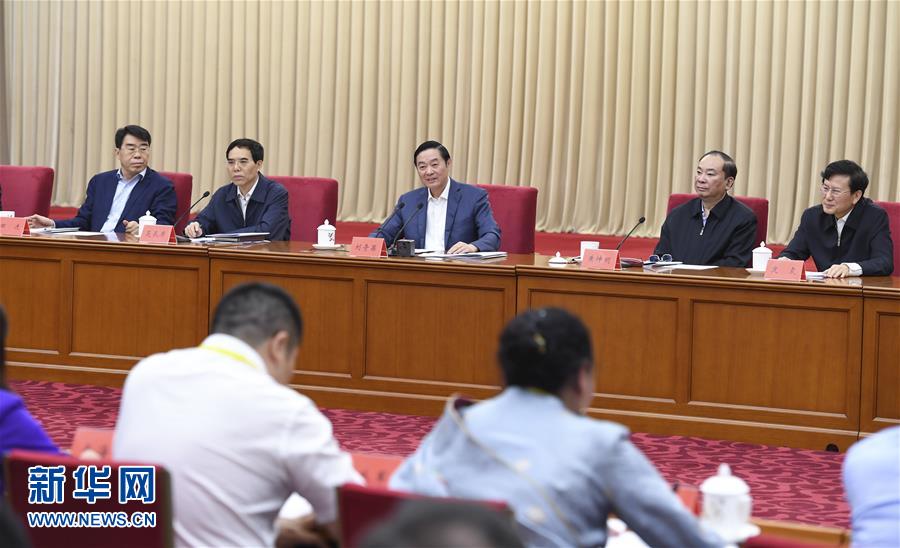 5月18日，中共中央政治局委員、中央書記處書記、中宣部部長(zhǎng)劉奇葆在北京出席紀(jì)念新華書店成立80周年座談會(huì)并講話。 新華社記者 張領(lǐng) 攝