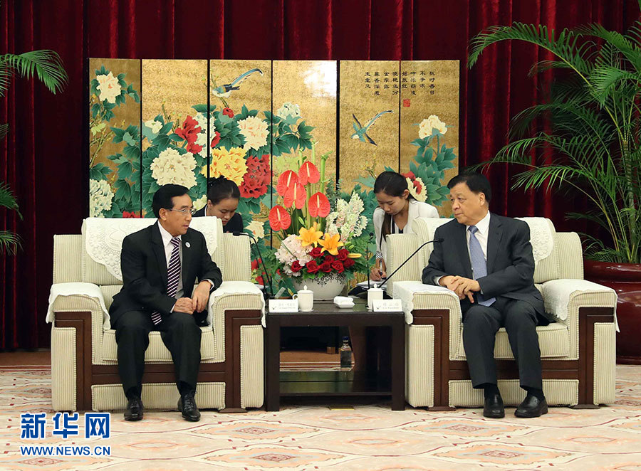 6月11日，中共中央政治局常委、中央書記處書記劉云山在福州會(huì)見來(lái)華出席金磚國(guó)家政黨、智庫(kù)和民間社會(huì)組織論壇的老撾人民革命黨中央政治局委員、中央書記處常務(wù)書記、國(guó)家副主席潘坎。新華社記者劉衛(wèi)兵攝
