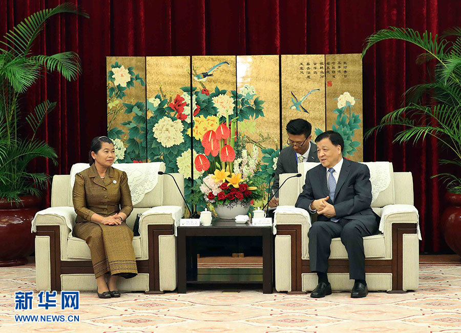 6月11日，中共中央政治局常委、中央書記處書記劉云山在福州會(huì)見來(lái)華出席金磚國(guó)家政黨、智庫(kù)和民間社會(huì)組織論壇的柬埔寨人民黨中央常委、副首相梅森安。新華社記者劉衛(wèi)兵攝