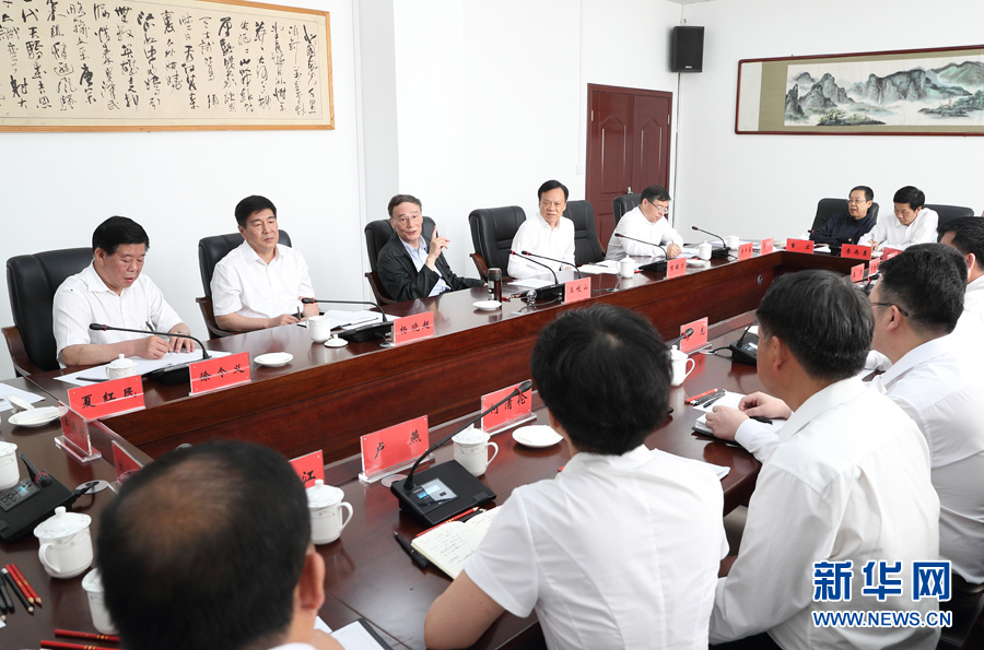 6月20日至22日，中共中央政治局常委、中央紀(jì)委書(shū)記王岐山在貴州省檢查紀(jì)檢監(jiān)察工作。這是6月21日，王岐山在修文縣委紀(jì)委座談會(huì)上講話。新華社記者 王曄 攝