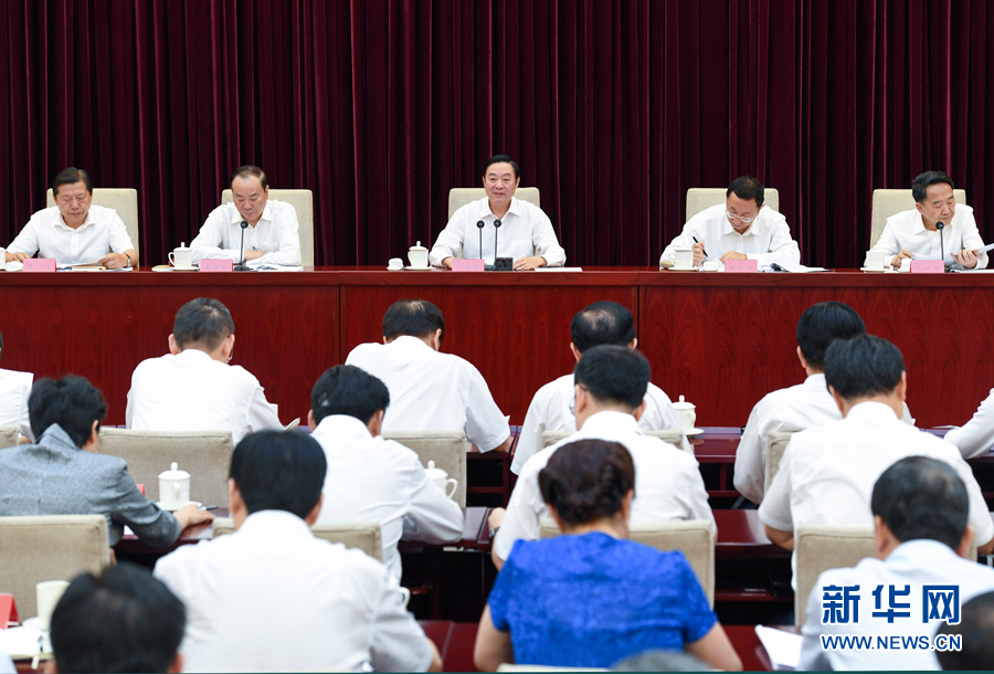 7月28日，中宣部在北京召開(kāi)全國(guó)宣傳部長(zhǎng)專題工作會(huì)議，學(xué)習(xí)貫徹習(xí)近平總書(shū)記在省部級(jí)主要領(lǐng)導(dǎo)干部專題研討班上的重要講話精神。中共中央政治局委員、中央書(shū)記處書(shū)記、中宣部部長(zhǎng)劉奇葆出席會(huì)議并講話。新華社記者張領(lǐng)攝