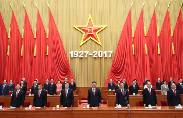 8月1日，慶祝中國人民解放軍建軍90周年大會在北京人民大會堂隆重舉行。中共中央總書記、國家主席、中央軍委主席習(xí)近平和李克強(qiáng)、張德江、俞正聲、劉云山、王岐山、張高麗等出席大會。新華社記者 鞠鵬 攝