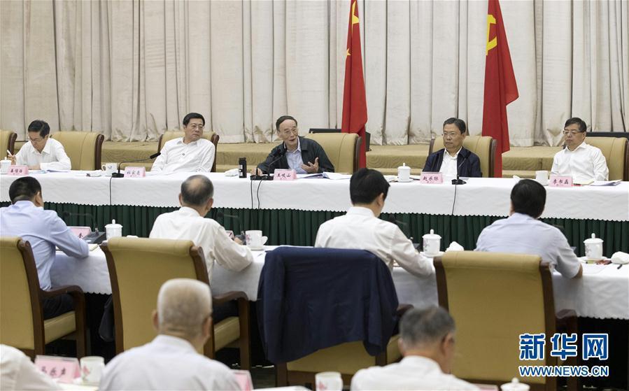 9月3日至5日，中共中央政治局常委、中央紀委書記、中央巡視工作領導小組組長王岐山在湖南省調(diào)研并主持召開巡察工作座談會。這是9月4日，王岐山在長沙主持召開巡察工作座談會。新華社記者 王曄 攝

