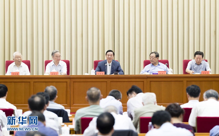 9月8日，中共中央政治局委員、中央書記處書記、中宣部部長劉奇葆在北京出席中國大百科全書第三版總編輯委員會成立大會并講話。 新華社記者丁海濤 攝