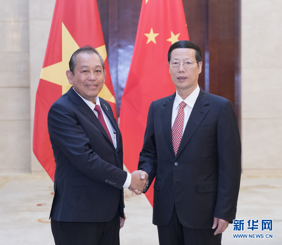  9月11日，中共中央政治局常委、國務(wù)院副總理張高麗在廣西南寧會見前來出席第十四屆中國－東盟博覽會和中國－東盟商務(wù)與投資峰會的越南常務(wù)副總理張和平。新華社記者王曄攝