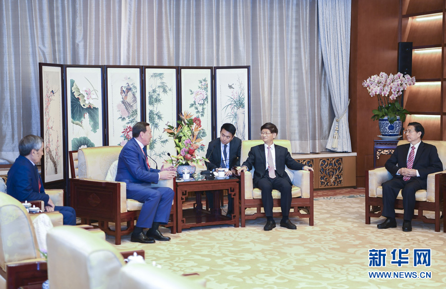 9月26日，中共中央政治局委員、中央政法委書(shū)記孟建柱在北京會(huì)見(jiàn)來(lái)華出席國(guó)際刑警組織第86屆全體大會(huì)的哈薩克斯坦內(nèi)務(wù)部長(zhǎng)卡西莫夫。國(guó)務(wù)委員、公安部部長(zhǎng)郭聲琨參加有關(guān)會(huì)見(jiàn)。新華社記者 張領(lǐng) 攝