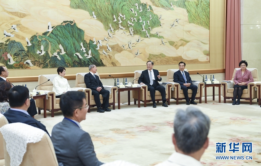 11月7日，全國政協(xié)主席俞正聲在北京會見饒穎奇率領的臺灣民意代表交流參訪團。新華社記者張領攝