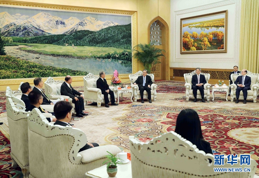 12月11日，全國(guó)政協(xié)主席俞正聲在北京人民大會(huì)堂會(huì)見新黨主席郁慕明率領(lǐng)的新黨大陸訪問團(tuán)。 新華社記者 劉衛(wèi)兵 攝