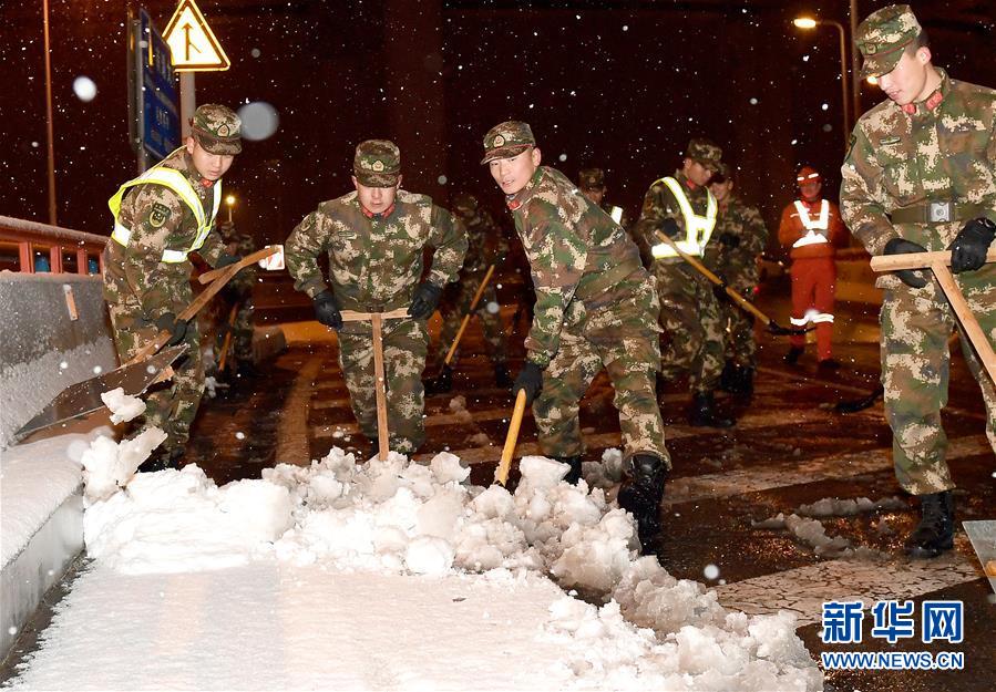 （新華全媒頭條）（1）雨雪冰凍中，他們奮力前行——基層黨員干群抗擊冰雪災(zāi)害紀(jì)實(shí)