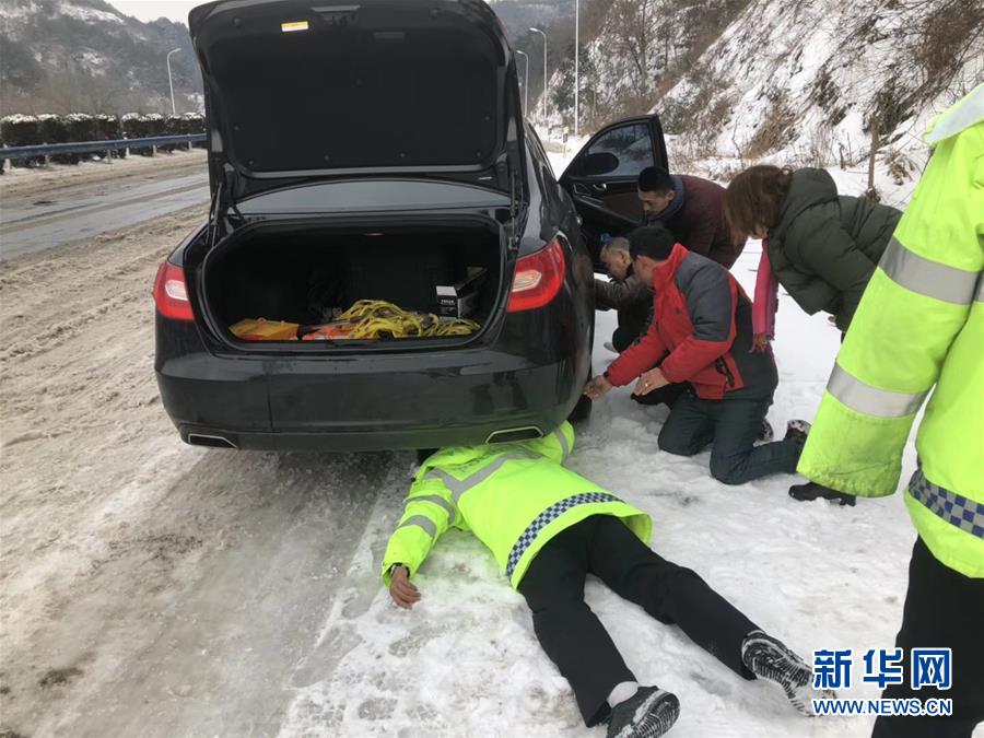 （新華全媒頭條）（4）雨雪冰凍中，他們奮力前行——基層黨員干群抗擊冰雪災(zāi)害紀(jì)實(shí)
