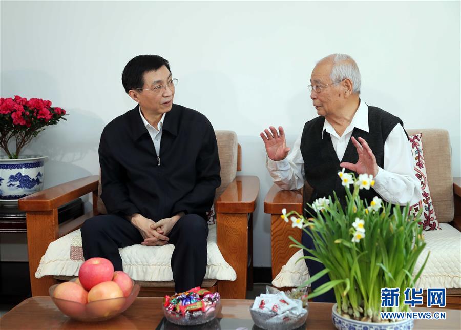 （時(shí)政）（4）王滬寧看望文化界知名人士和科技專(zhuān)家