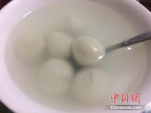 資料圖：湯圓煮制后，表面比元宵光滑，湯水相對清澈。 <a target='_blank'  ><p  align=