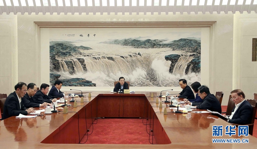 3月2日，中共十二屆全國人大常委會黨組在北京召開會議，學(xué)習(xí)貫徹習(xí)近平總書記在黨的十九屆三中全會上的重要講話和全會精神。全國人大常委會委員長、常委會黨組書記張德江主持會議并講話。新華社記者劉衛(wèi)兵攝