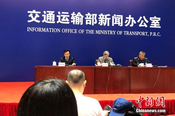 交通運(yùn)輸部6月份例行新聞發(fā)布會(huì)現(xiàn)場。 程春雨 攝