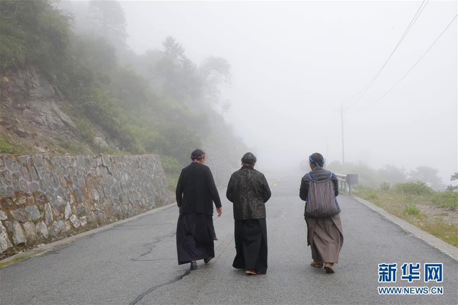 （圖文互動）（10）特寫：“八一”禮物，飛向云端哨所