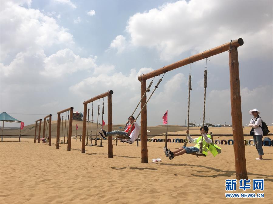(新華全媒頭條·在習近平新時代中國特色社會主義思想指引下——新時代新作為新篇章·圖文互動)(11)綠富同興畫卷在沙海中鋪展——庫布其沙漠生態(tài)治理紀實