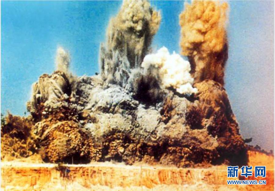 （新華全媒頭條·圖文互動(dòng)）（1）關(guān)鍵抉擇，必由之路——獻(xiàn)給中國改革開放40周年