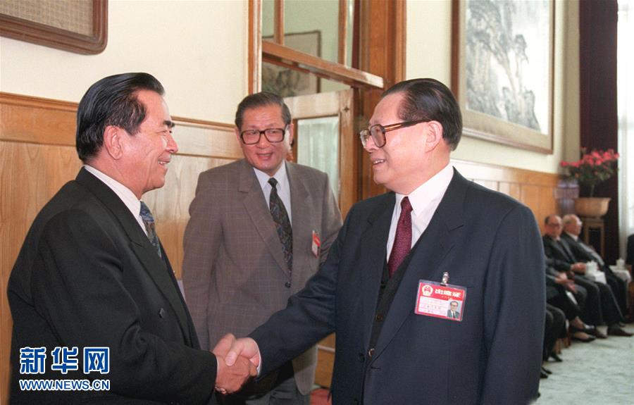 （時(shí)政）（4）鐵木爾&middot;達(dá)瓦買(mǎi)提同志生平照片