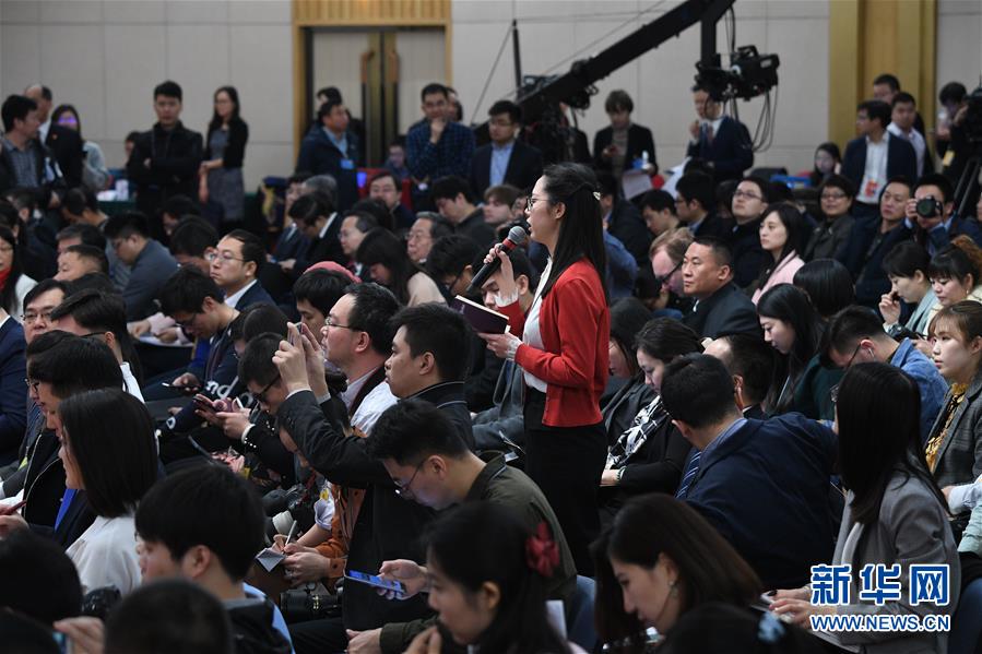 （兩會(huì)·XHDW）（2）國(guó)家發(fā)改委主任何立峰等就“創(chuàng)新和完善宏觀調(diào)控，推動(dòng)高質(zhì)量發(fā)展”答記者問(wèn)