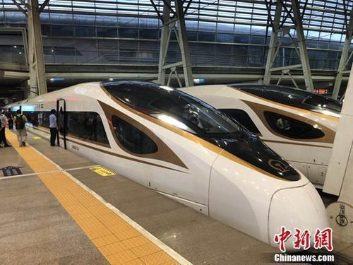 資料圖：復(fù)興號動車組在京津城際鐵路按照時速350時速達速運行。冷昊陽 攝