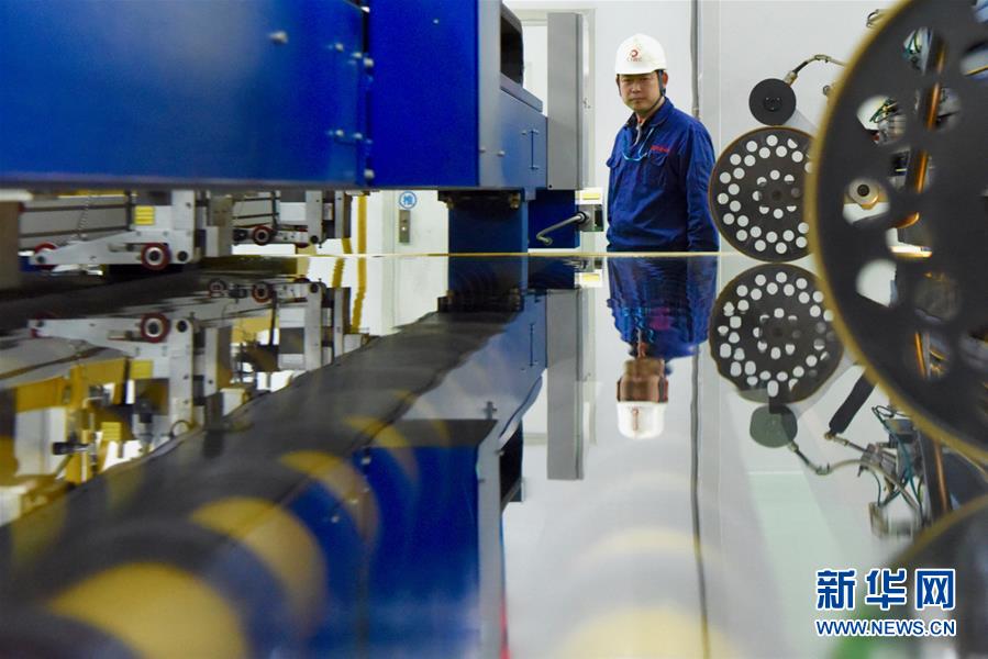 （在習(xí)近平新時(shí)代中國(guó)特色社會(huì)主義思想指引下&middot;將改革開(kāi)放進(jìn)行到底&middot;強(qiáng)國(guó)之基）（新華全媒頭條&middot;圖文互動(dòng)）（3）奮斗不停步 改革再出發(fā)&mdash;&mdash;&ldquo;四個(gè)自信&rdquo;筑牢強(qiáng)國(guó)之基